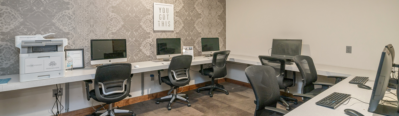 Academic lounge with multiple work stations