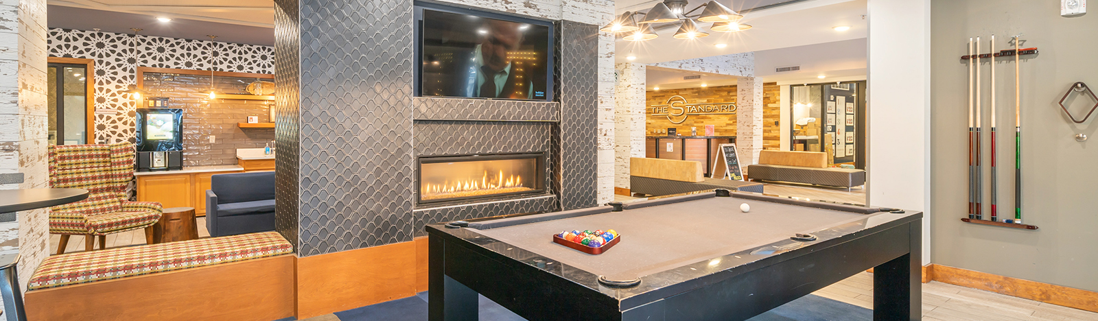 Residen lounge featuring a pool table
